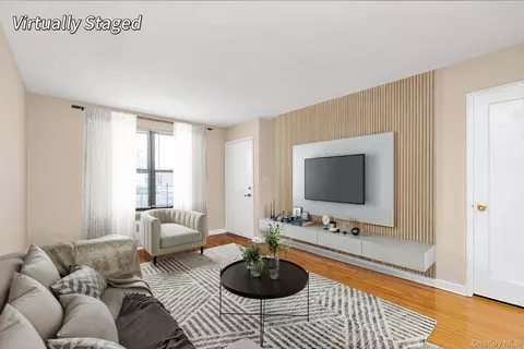 67-50 197th St #1ST, Fresh Meadows, NY 11365