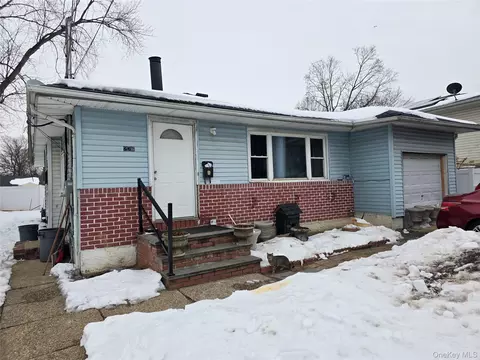 226 Swalm St, North Hempstead, NY 11590