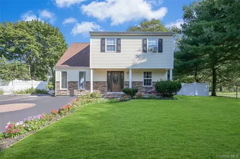 2 Cherry St, Central Islip, NY 11722