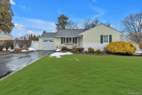 6 Longford St, Huntington, NY 11743