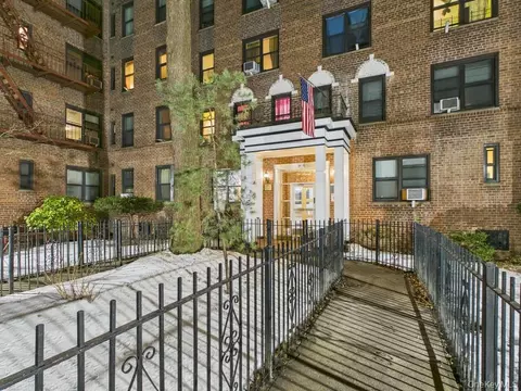 88-10 34 Ave #3K, Jackson Heights, NY 11372