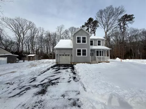 89 B Mt Sinai Coram Rd, Coram, NY 11727