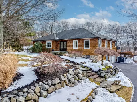 177 Great Rock Dr, Wading River, NY 11792
