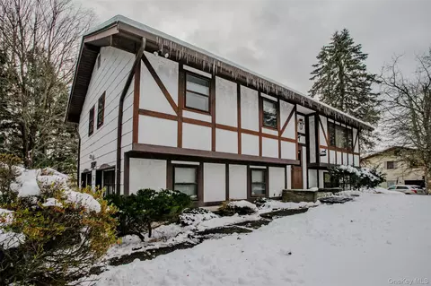 23 Bradner Dr, Warwick, NY 10990