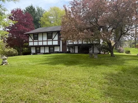 23 Bradner Dr, Warwick, NY 10990