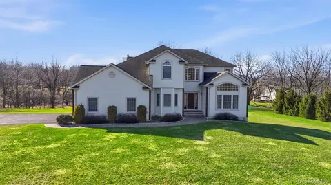 12 Feagles Rd, Warwick, NY 10990