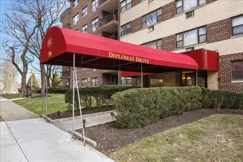 200 Diplomat Dr #3M, Mount Kisco, NY 10549