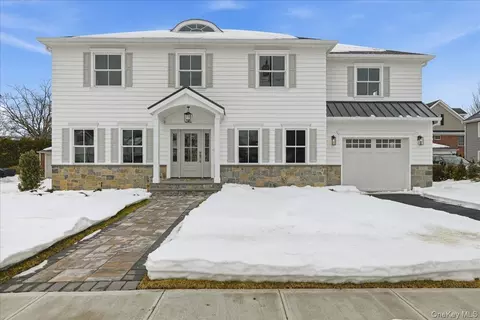 135 Adams St, Garden City, NY 11530