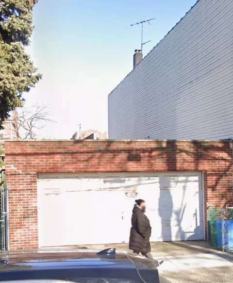 1292 Crosby Ave, New York, NY 10461