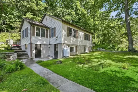 19 Woodlawn Rd, Putnam Valley, NY 10579