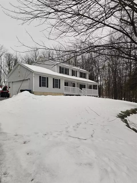 6 Snow St, Crawford, NY 12721