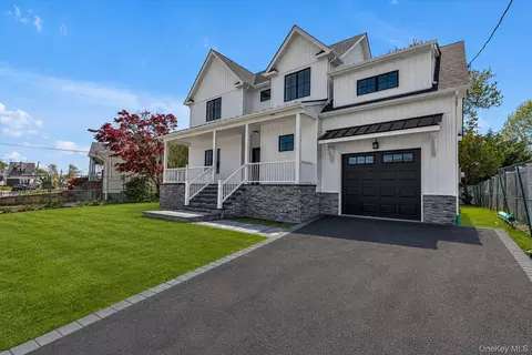 11 Adams St, East Rockaway, NY 11518