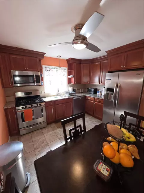 36 Monroe Pl, Hempstead, NY 11550 photo 6