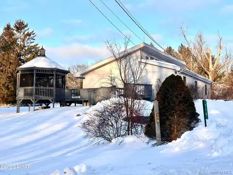 114 Orchard Dr, Lords Valley, PA 18428