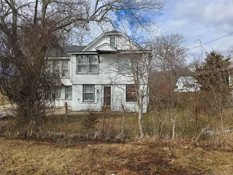171 Forest Rd E, Mastic Beach, NY 11951
