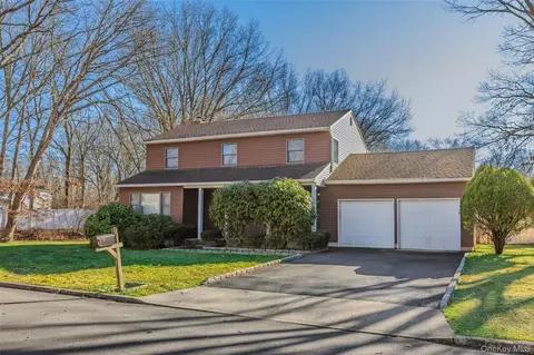 6 23rd St, Setauket, NY 11733