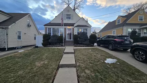32 Butler Blvd, Elmont, NY 11003