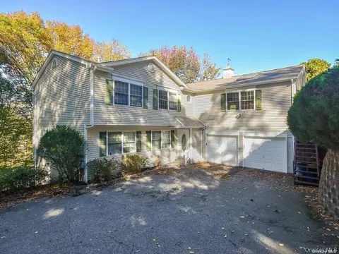 3 Ale Ct, Centerport, NY 11721
