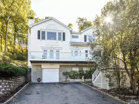 4 Ale Ct, Centerport, NY 11721
