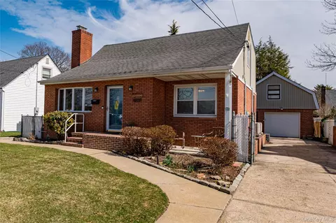 1595 Washington Ave, Seaford, NY 11783