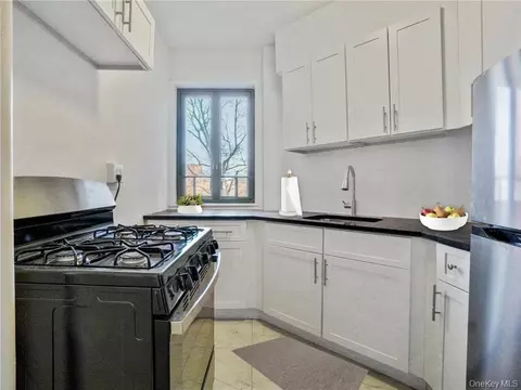 1561 Metropolitan Ave #5A, New York, NY 10462