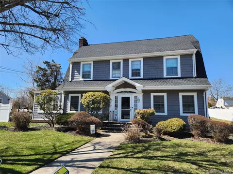 268 Locust Ave, Freeport, NY 11520