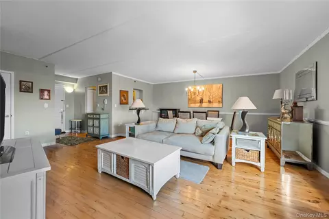 136 Beach 117th St #UPH1, New York, NY 11694