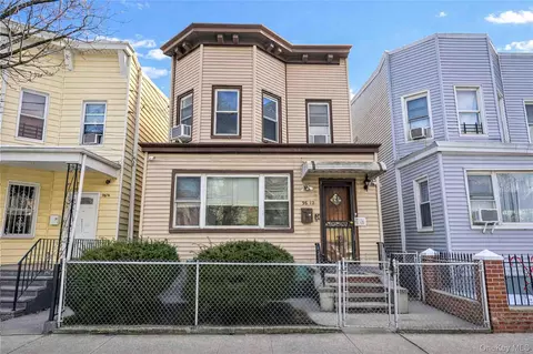 9612 34th Ave, New York, NY 11368