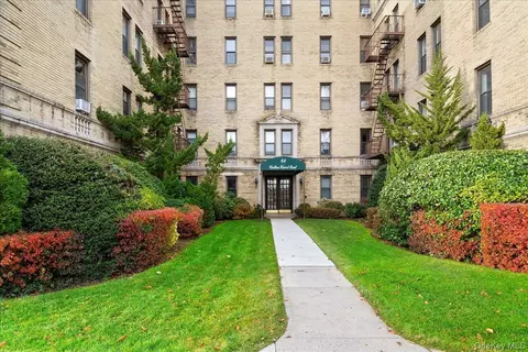 43 Calton Rd #4A, New Rochelle, NY 10804