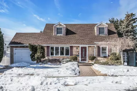 3348 3rd St, Oceanside, NY 11572