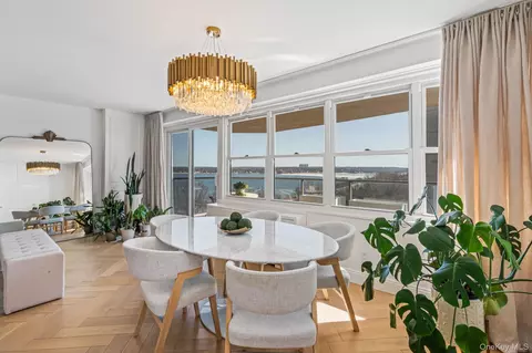 1805 215th St #8M, New York, NY 11360