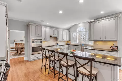 19 Sassinoro Blvd, Cortlandt, NY 10567