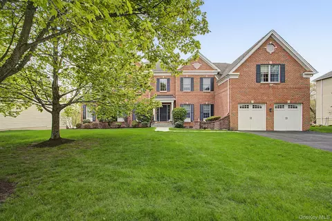 19 Sassinoro Blvd, Cortlandt, NY 10567