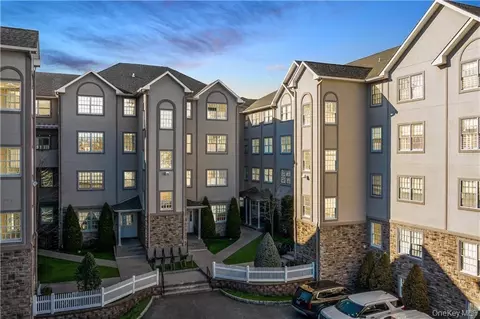 3307 Parkview Dr, Ramapo, NY 10977