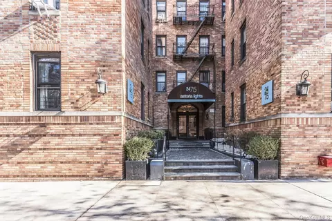 24-75 38th St #B8, Long Island City, NY 11101
