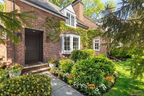 101 Upper North Highland Pl, Cortlandt, NY 10520