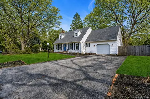 5845 N Bayview Rd, Southold, NY 11971