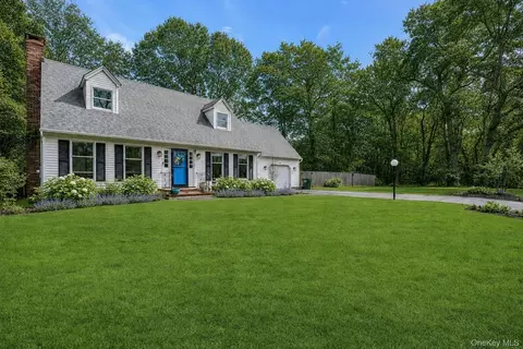 5845 N Bayview Rd, Southold, NY 11971