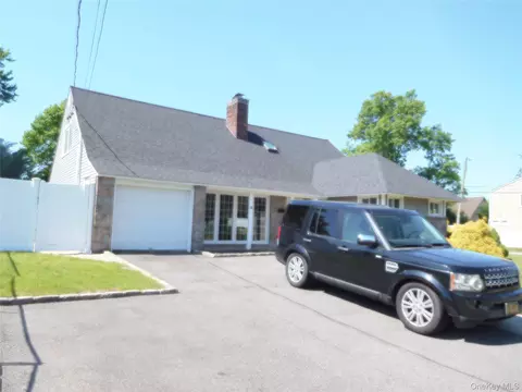 9 Adams St, East Rockaway, NY 11518