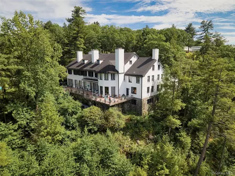 225 E Lake Rd, Tuxedo, NY 10987