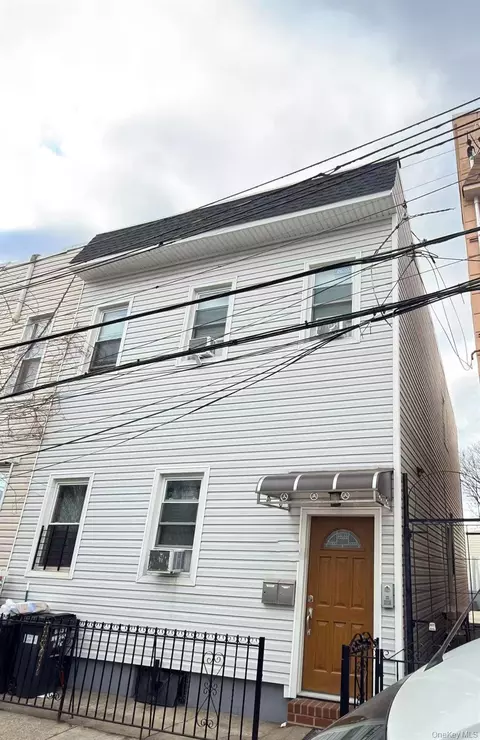 5431 Nurge Ave, New York, NY 11378