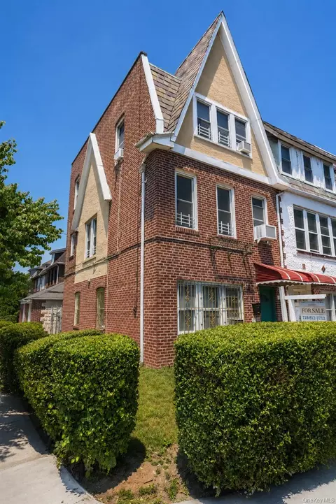 9701 69th Ave, New York, NY 11375