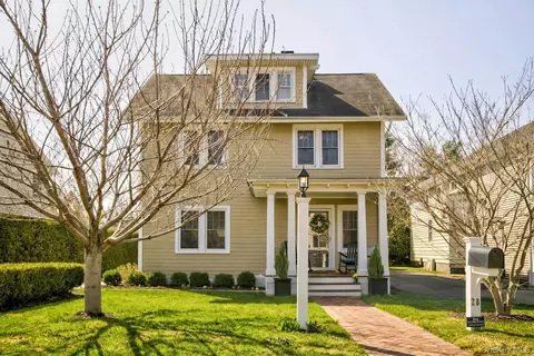 28 Lindbergh St, Locust Valley, NY 11560
