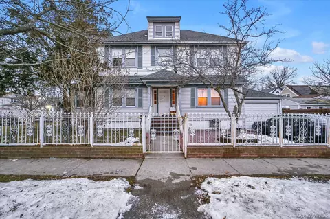 91-29 217th St, New York, NY 11428