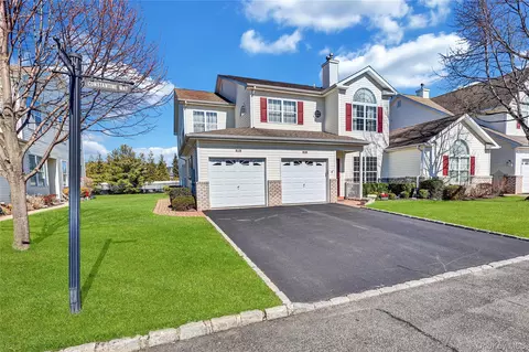 85 Constantine Way, Mount Sinai, NY 11766