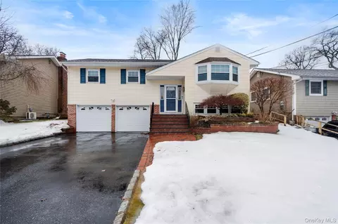 6 Stimson Pl, Huntington, NY 11743
