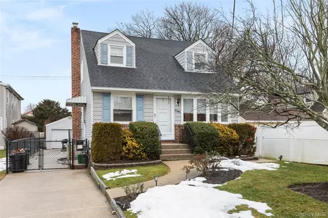 2341 Dobson Ave, Merrick, NY 11566