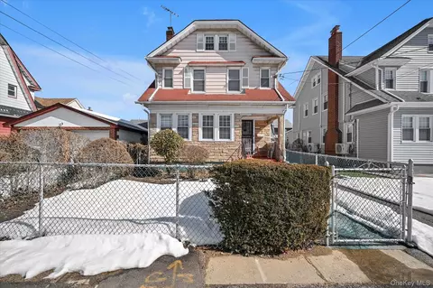 109-11 207th St, New York, NY 11429