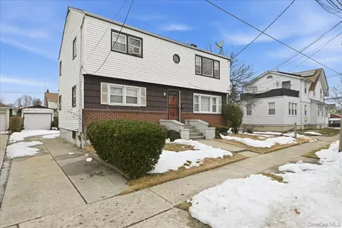 13514 220th St, New York, NY 11413