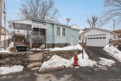 94 Center St, Highlands, NY 10928